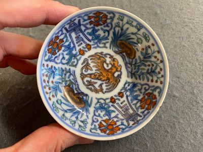 Coupe en porcelaine de Chine doucai à décor d'un dragon, marque de Jiaqing, 19ème — photo 2