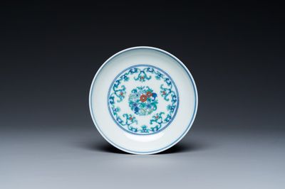Coupe en porcelaine de Chine doucai à décor floral, marque de Yongzheng, 19/20ème