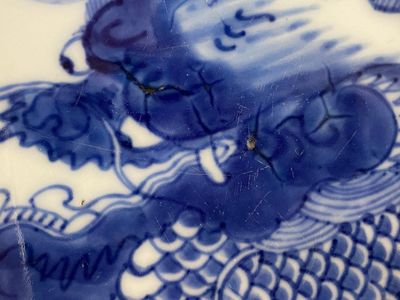 Coupe en porcelaine de Chine en bleu et blanc à décor d'un dragon, marque et époque de Yongzheng — photo 3