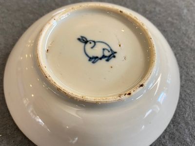Coupe en porcelaine de Chine en bleu et blanc à décor d'un faisan derrière un rocher, marque au lapin, Wanli — photo 3
