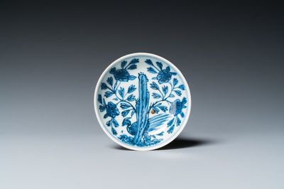 Coupe en porcelaine de Chine en bleu et blanc à décor d'un faisan derrière un rocher, marque au lapin, Wanli