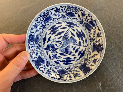 Coupe en porcelaine de Chine en bleu et blanc à décor d'une grue, marque de Yongzheng, 18/19ème — photo 1