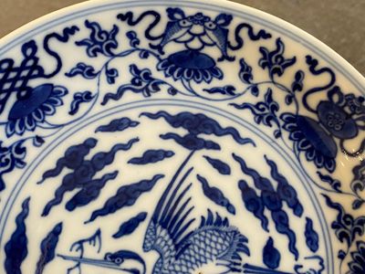 Coupe en porcelaine de Chine en bleu et blanc à décor d'une grue, marque de Yongzheng, 18/19ème — photo 3