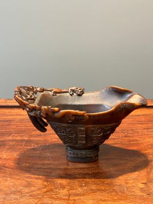 Coupe libatoire en corne de rhinocéros à décor de chilong, Chine, 17/18ème — photo 3