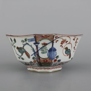 Coupe octagonale en porcelaine de Chine, peinte en Hollande, style Kakiemon, Qianlong, 18e — photo 1