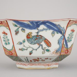 Coupe octagonale en porcelaine de Chine, peinte en Hollande, style Kakiemon, Qianlong, 18e — photo 5