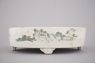 Coupe ovale sur pied en porcelaine de Chine, style Qianjiang, début 20e