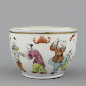 Coupe remarquable en porcelaine de Chine avec scènes érotiques, 19e — photo 2