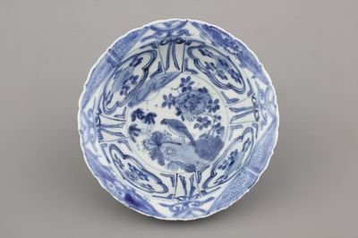 Coupe Wan-Li 'klapmuts' en porcelaine de Chine, bleu et blanc, dynastie Ming
