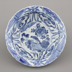 Coupe Wan-Li 'klapmuts' en porcelaine de Chine, bleu et blanc, dynastie Ming — photo 1