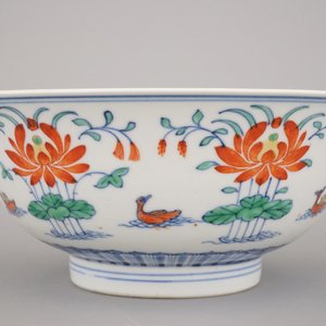 Coupe wucai en porcelaine de Chine, marquée Qianlong et probablement de cette période — photo 8