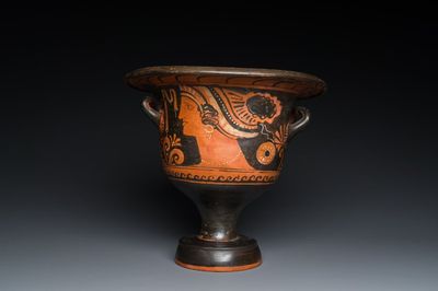 Cratère en cloche grec à figures rouges figurant une tête de femme et une femme ailée, Apulie, 4ème av. J.-C.