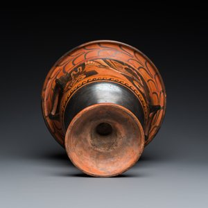 Cratère en cloche grec à figures rouges figurant une tête de femme et une femme ailée, Apulie, 4ème av. J.-C. — photo 6
