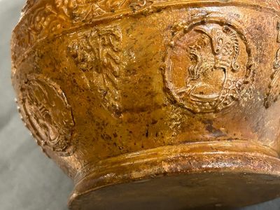 Cruche de type bellarmine à tête tirant la langue en grès allemand, Cologne, 16ème — photo 3