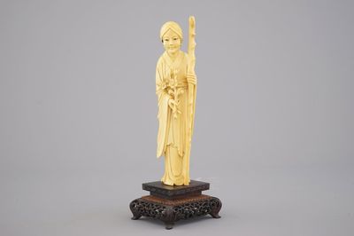 Dame chinoise en ivoire sculpté, 19e-20e