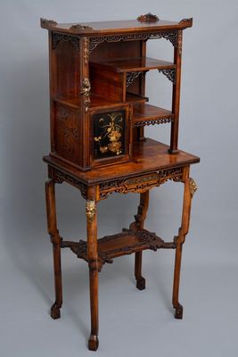 D'après Gabriel Viardot, un cabinet japonisant en bois et laque, prob. France, 19/20ème