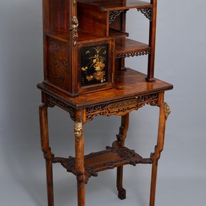 D'après Gabriel Viardot, un cabinet japonisant en bois et laque, prob. France, 19/20ème — photo 1