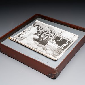 'De Grote Muur' (The Great Wall) part 1 and 2 on 16mm film, incl. set photographs and original mailing case, dated 1948 — photo 4
