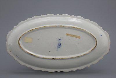 Delfts ovalen presentoir met een jachtscène in chinoiserie, 18e