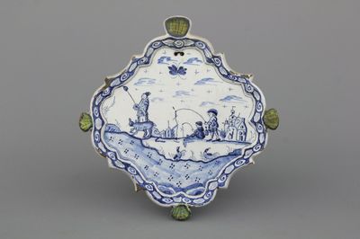 Delftse plaquette met visserstafereel in chinoiserie, 18e eeuw