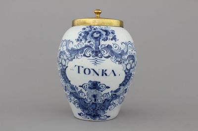 Delftse tabakspot met koperen deksel, "TONKA", 18e eeuw 18th C.