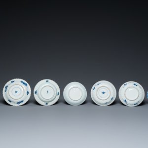 Dertien Chinese blauw-witte koppen en schotels, Kangxi — foto 5