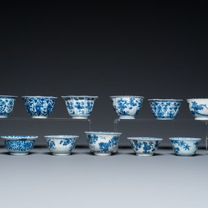 Dertien Chinese blauw-witte koppen en schotels, Kangxi — foto 7