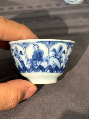 Dertien Chinese blauw-witte schotels en twaalf koppen met figuratief decor, Kangxi/Yongzheng — foto 21
