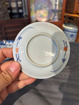 Dertien Chinese blauw-witte schotels en twaalf koppen met figuratief decor, Kangxi/Yongzheng — foto 45