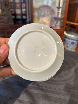 Dertien Chinese blauw-witte schotels en twaalf koppen met figuratief decor, Kangxi/Yongzheng — foto 61
