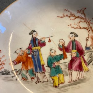 Dertien Chinese famille rose koppen en elf schotels met mandarijns decor, Qianlong — foto 14