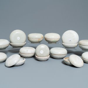 Dertien Chinese Swatow dekseldozen, Binh Tuan scheepswrak, Ming — foto 1