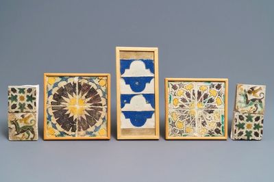 Dertien polychrome Spaanse tegels, Sevilla en Toledo, 15/16e eeuw