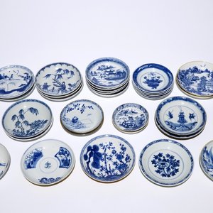 Dertig Chinese blauw-witte schoteltjes, Kangxi/Qianlong — foto 1