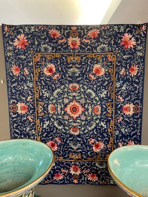 Dessus de coussin de trône en soie brodée au fond bleu, Chine, 18/19ème — photo 1