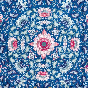 Dessus de coussin de trône en soie brodée au fond bleu, Chine, 18/19ème — photo 2