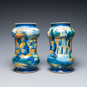 Deux albarelli en majolique italienne polychrome, Urbino ou Venise, 16ème — photo 3