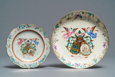 Deux assiettes armoriées en porcelaine de Chine famille rose pour le marché hollandais, Qianlong