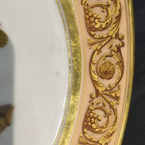 Deux assiettes armoriées figurant des paysans tiroliens en porcelaine de Paris, Edouard Honoré, 1ère moitié du 19ème — photo 4