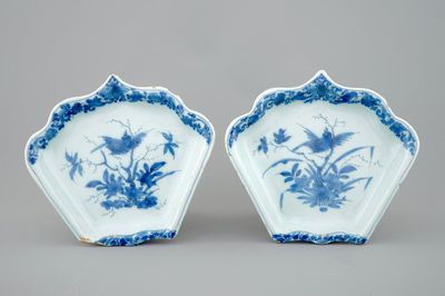 Deux assiettes d'un service à mendiants au décor chinoiserie, Delft, fin du 17ème
