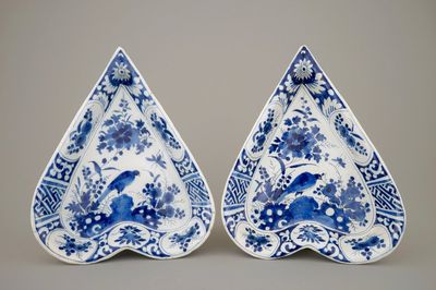 Deux assiettes d'un service à mendiants en forme de coeur, Delft, fin du 17ème
