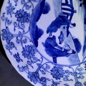 Deux assiettes en forme de lotus en porcelaine de Chine bleu et blanc, marque et époque de Kangxi — photo 4