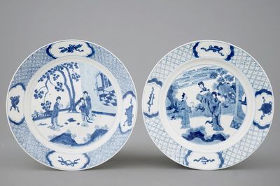 Deux assiettes en porcelaine de Chine bleu et blanc, marque de Chenghua, époque Kangxi