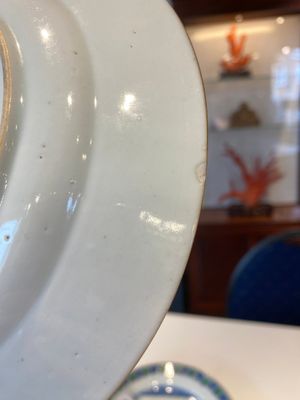Deux assiettes en porcelaine de Chine doucai à décor 'South Sea Bubble', Kangxi — photo 8