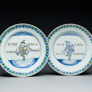 Deux assiettes en porcelaine de Chine doucai à décor 'South Sea Bubble', Kangxi — photo 1