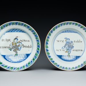 Deux assiettes en porcelaine de Chine doucai à décor 'South Sea Bubble', Kangxi — photo 2