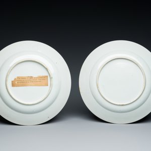 Deux assiettes en porcelaine de Chine doucai à décor 'South Sea Bubble', Kangxi — photo 3