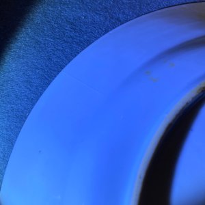 Deux assiettes en porcelaine de Chine en bleu et blanc à décor de 'La romance de la chambre de l'ouest', Kangxi — photo 14