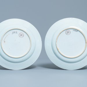 Deux assiettes en porcelaine de Chine en bleu et blanc à décor de 'La romance de la chambre de l'ouest', Kangxi — photo 3