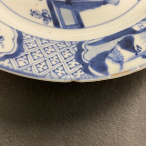 Deux assiettes en porcelaine de Chine en bleu et blanc à décor de 'La romance de la chambre de l'ouest', Kangxi — photo 6